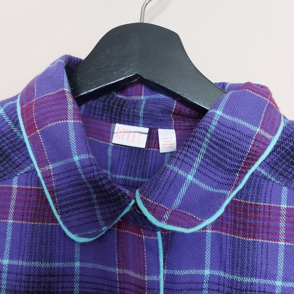 Make + Model plaid snap front crop shirt - Picture 2 of 7